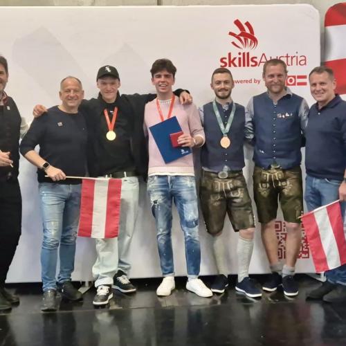 Bild zeigt Linus Aschauer, Dominik Müllauer und Jakob Gratl bei den Bewerben in Salzburg