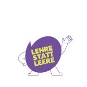 In einer violetten Sprechblase steht in Blockschrift "LEHRE STATT LEHRE". An den Seiten der Blase sind Arme und Beine zu sehen.