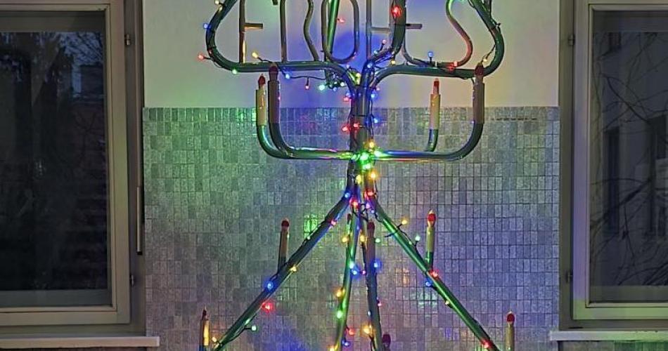 Christbaum, den die Schüler:innen der TFBS für Installations- und Blechtechnik gebaut haben